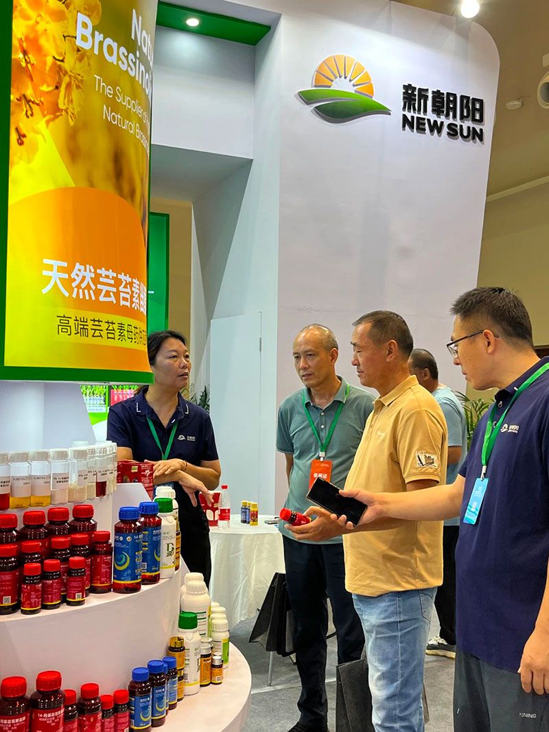 新朝陽綠色生物科技亮相西部植?！半p交會(huì)”與第八屆綠色農(nóng)藥博覽會(huì)